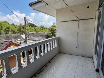 Rumah 2 lantai tengah kota di Sulfat Malang