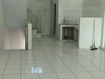 Ruko 3 Lantai Baru Renov Dekat Monginsidi dan Veteran