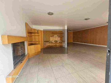 Venta de Casa amplia y luminosa de 4 dormitorios, Sector Quito Tenis, Quito, Ecuador