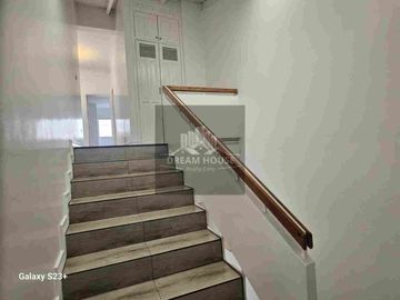 Venta de Casa amplia y luminosa de 4 dormitorios, Sector Quito Tenis, Quito, Ecuador