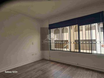 Venta de Casa amplia y luminosa de 4 dormitorios, Sector Quito Tenis, Quito, Ecuador