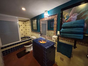 CASA CON ALBERCA, ÁREAS DE JUEGOS Y POTENCIAL AIRBNB EN ACAPANTZINGO, CUERNAVACA