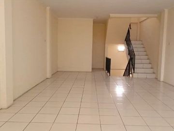 Dijual Cepat Ruko 3 1/2 lantai ada Rooftoop di Tole Iskandar simpangan Depok