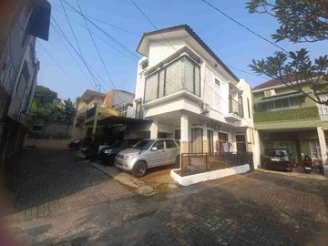 Rumah Siap Huni di dekat Perumahan elit di Villa Cinere Mas