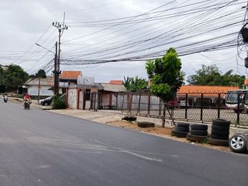 Dijual Cepat Pool/garasi bus PO Deborah di Jln. KSU Raya, Sukmajaya Depok