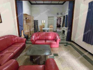 Rumah Area Komersial WR Supratman Surabaya