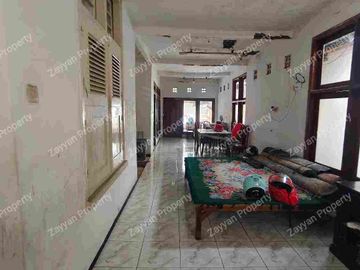 Rumah Area Komersial WR Supratman Surabaya