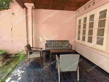 Rumah Area Komersial WR Supratman Surabaya