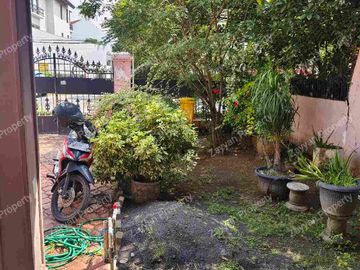 Rumah Area Komersial WR Supratman Surabaya