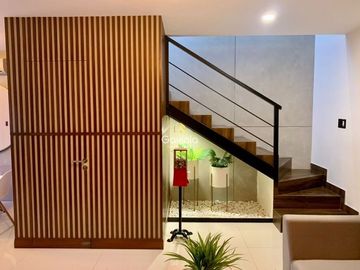 Se RENTA casa totalmente amueblada con acceso controlado en Perisur