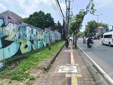Tanah pinggir jalan utama Nusa Dua