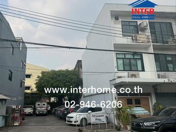 Three-story commercial building, 13 square wah (approximately 212 square meters), located at the entrance of Soi Charoen Rat 17, near Icon Siam, Charo