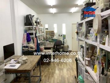 Three-story commercial building, 13 square wah (approximately 212 square meters), located at the entrance of Soi Charoen Rat 17, near Icon Siam, Charo