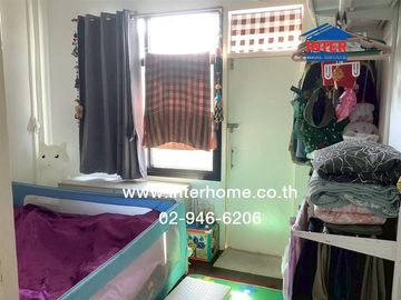 Three-story commercial building, 13 square wah (approximately 212 square meters), located at the entrance of Soi Charoen Rat 17, near Icon Siam, Charo