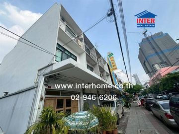 Three-story commercial building, 13 square wah (approximately 212 square meters), located at the entrance of Soi Charoen Rat 17, near Icon Siam, Charo