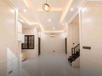 Jual Rumah 2 Lantai Siap Huni Dekat Tol dan Pasmod Griya Loka Bsd, Ea