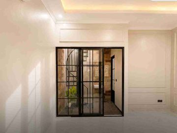 Jual Rumah 2 Lantai Siap Huni Dekat Tol dan Pasmod Griya Loka Bsd, Ea