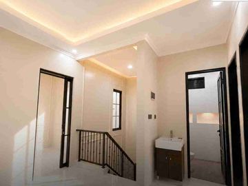 Jual Rumah 2 Lantai Siap Huni Dekat Tol dan Pasmod Griya Loka Bsd, Ea