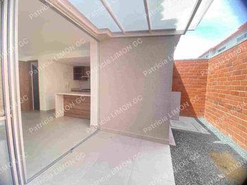 se arrienda casa en ciudad country