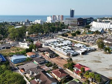 Vacant land for sale in a residential area, opposite the Sriracha District Office, Chonburi.