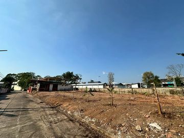 Vacant land for sale in a residential area, opposite the Sriracha District Office, Chonburi.