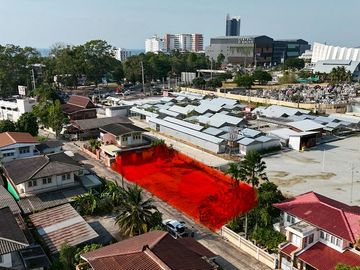 Vacant land for sale in a residential area, opposite the Sriracha District Office, Chonburi.