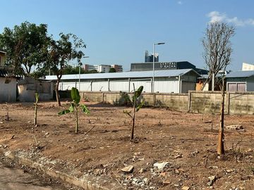 Vacant land for sale in a residential area, opposite the Sriracha District Office, Chonburi.