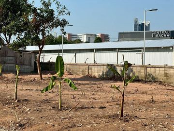 Vacant land for sale in a residential area, opposite the Sriracha District Office, Chonburi.