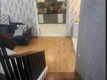 Rumah 2.5Lantai Full Renovasi & Furnished Lokasi Strategis & Harga Worth it