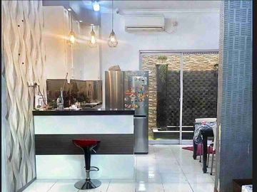Rumah 2.5Lantai Full Renovasi & Furnished Lokasi Strategis & Harga Worth it