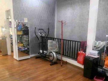 Rumah 2.5Lantai Full Renovasi & Furnished Lokasi Strategis & Harga Worth it