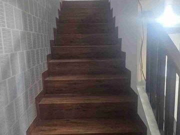 Rumah 2.5Lantai Full Renovasi & Furnished Lokasi Strategis & Harga Worth it