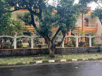 Rumah luas  2 lantai dengan lahan yang luas di Giri loka BSD harga nego