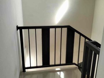 rumah baru 2lt 600jt an Surabaya minimalis