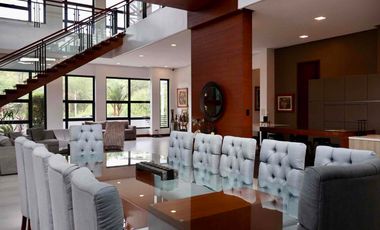 Parkridge Estate Overlooking house with pol