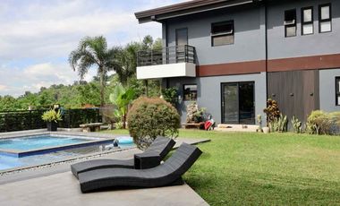 Parkridge Estate Overlooking house with pol