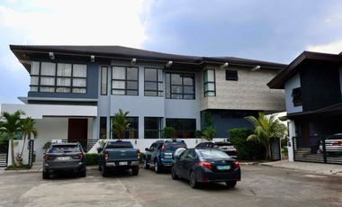 Parkridge Estate Overlooking house with pol