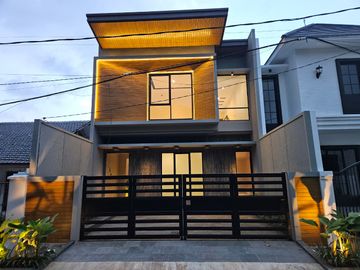 Modern Style Rungkut Surabaya 2 Lantai Row Double Way