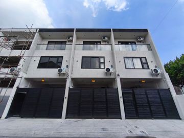 For Sale 3 Storey 3 Bedroom Townhouse Located in New Zañiga Mandaluyong w/ 2 Carport-JV2