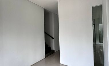 DIJUAL RUMAH BARU GRESS ROYAL RESIDENCE WIYUNG SURABAYA CLUSTER GREENWICH (BUKAN BANGUNAN DEVELOPER)