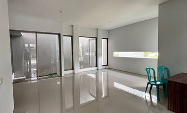 DIJUAL RUMAH BARU GRESS ROYAL RESIDENCE WIYUNG SURABAYA CLUSTER GREENWICH (BUKAN BANGUNAN DEVELOPER)