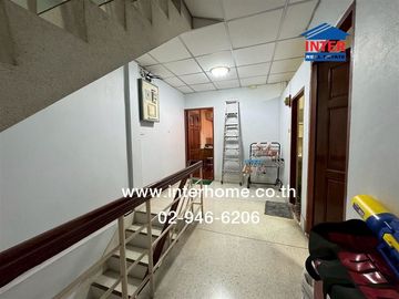 Three-story townhouse, 21.7 sq.wa., located in Soi Charansanitwong 13 (Soi Phanichayakarn Thonburi), Charansanitwong Road, Phanichayakarn Thonburi Roa