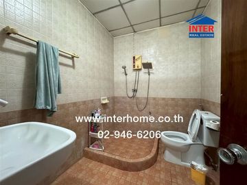 Three-story townhouse, 21.7 sq.wa., located in Soi Charansanitwong 13 (Soi Phanichayakarn Thonburi), Charansanitwong Road, Phanichayakarn Thonburi Roa