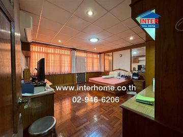 Three-story townhouse, 21.7 sq.wa., located in Soi Charansanitwong 13 (Soi Phanichayakarn Thonburi), Charansanitwong Road, Phanichayakarn Thonburi Roa