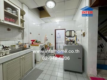 Three-story townhouse, 21.7 sq.wa., located in Soi Charansanitwong 13 (Soi Phanichayakarn Thonburi), Charansanitwong Road, Phanichayakarn Thonburi Roa