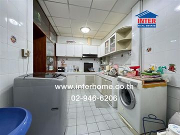 Three-story townhouse, 21.7 sq.wa., located in Soi Charansanitwong 13 (Soi Phanichayakarn Thonburi), Charansanitwong Road, Phanichayakarn Thonburi Roa