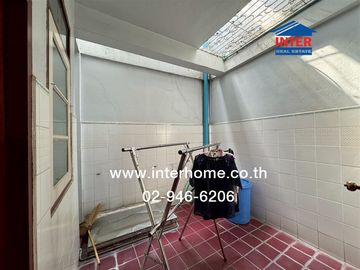 Three-story townhouse, 21.7 sq.wa., located in Soi Charansanitwong 13 (Soi Phanichayakarn Thonburi), Charansanitwong Road, Phanichayakarn Thonburi Roa