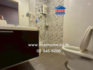 Two-story townhome, 27.2 sq.wah, The Vertical Village, Lam Luk Ka, Khlong 4, Rangsit-Nakhon Nayok Road, Chotiwet Road, Lam Luk Ka, Pathum Thani.