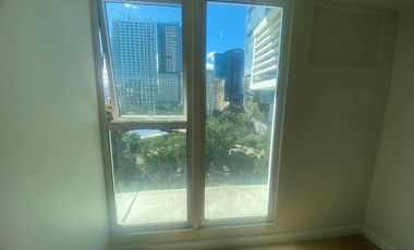 𝐅𝐎𝐑 𝐒𝐀𝐋𝐄 Corner 1-Bedroom Condominium | Solinea, Cebu Business Park, Cebu City 📍 Directly across Ayala Center Cebu