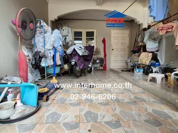 Two-story townhome, 16 sq.wa., Chatnarong Villa 4, Soi Piennont, Lam Luk Ka Road, Pracha Uthit Road, Lam Luk Ka, Pathum Thani.
